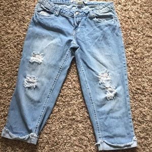 Juniors size 7 Selena Gomez Capri jeans
